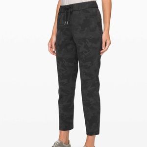 Lululemon On the Fly Camo 7/8 Pant Size 6